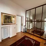 アパート Prestigious 3 Bedrooms, 8 Guest, Centre Porta Romana ミラノ