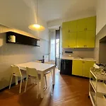 Prestigious 3 Bedrooms, 8 Guest, Centre Porta Romana ミラノ