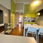 Prestigious 3 Bedrooms, 8 Guest, Centre Porta Romana
