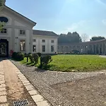 Prestigious 3 Bedrooms, 8 Guest, Centre Porta Romana アパート ミラノ