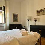アパート Prestigious 3 Bedrooms, 8 Guest, Centre Porta Romana ミラノ