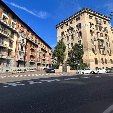 Prestigious 3 Bedrooms, 8 Guest, Centre Porta Romana アパート ミラノ