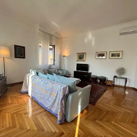 Prestigious 3 Bedrooms, 8 Guest, Centre Porta Romana ミラノ