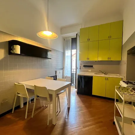 Prestigious 3 Bedrooms, 8 Guest, Centre Porta Romana Milano