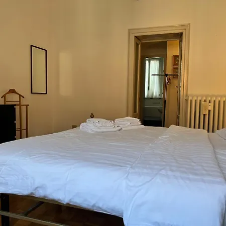 Prestigious 3 Bedrooms, 8 Guest, Centre Porta Romana Milano